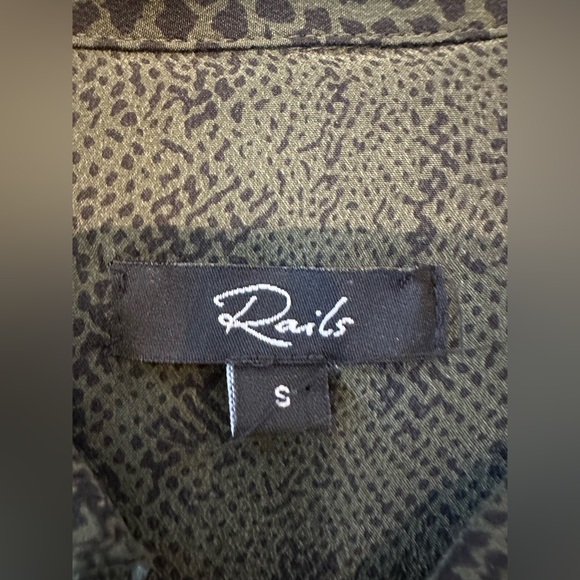 RAILS SILK KATE GREEN PYTHON BLOUSE - Picture 8 of 9